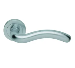 CARLISLE Set Manital Satin Chrome Squiggle Lever Furniture On Rose | AQ8SC