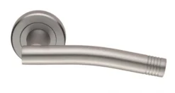 Set Carlisle Satin Chrome Serozzetta Carolina Lever On Round Rose | ZIN3115SC