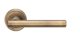 Set Carlisle Antique Brass Serozzetta Philidelphia Lever On Round Rose | ZIN3121AB