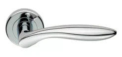 Set Carlisle Brass Polished Chrome Serozzetta Shark Lever On Round Rose | ZIN3131PC